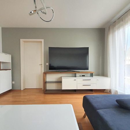 Near Lake Spacious & Furnished Beautiful Apartment Виена Екстериор снимка