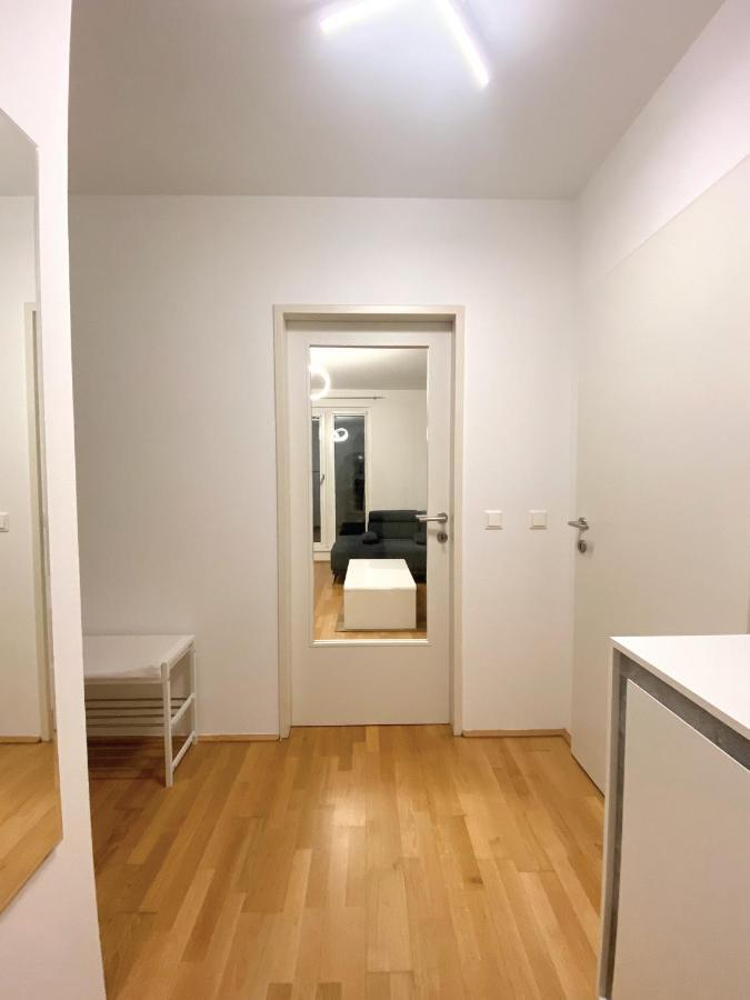 Near Lake Spacious & Furnished Beautiful Apartment Виена Екстериор снимка