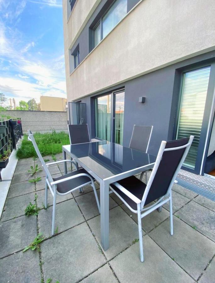 Near Lake Spacious & Furnished Beautiful Apartment Виена Екстериор снимка
